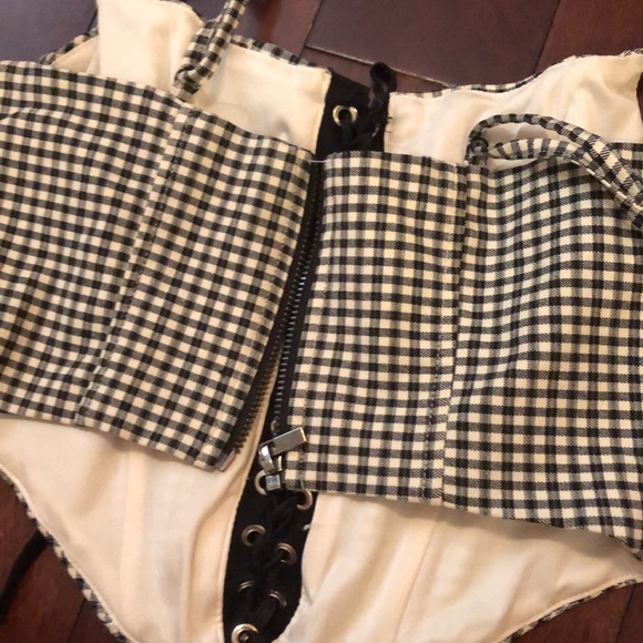 Lace up front zip up back corset. Size XS from garage like new no pulls or stain - Picture 4 of 4